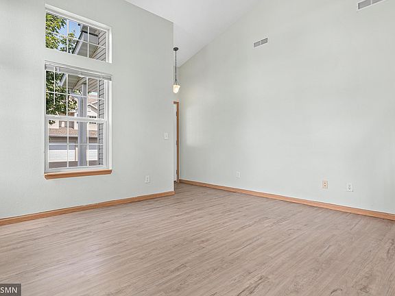 2nd image of 78 Bridgewater Trl