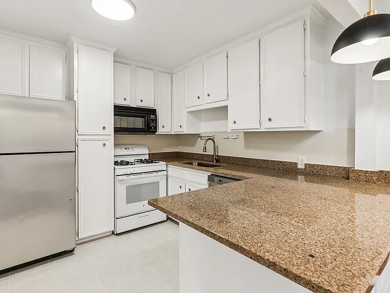 6950 Hillcrest Ave — Photo 14