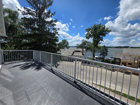 414 Park Ave #414, Pewaukee, WI 53072