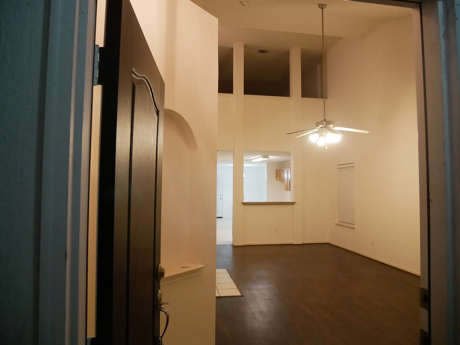 4 bed, 2.5 bath, 2335 sqft, $2,400 — Photo 3