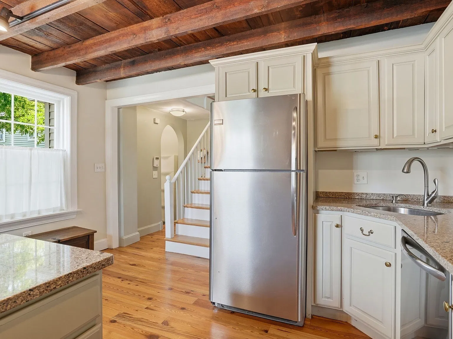 1 bed, 2.0 bath, 900 sqft, $3,700 — Photo 2