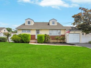 890 Polk Ave, Franklin Square, NY 11010