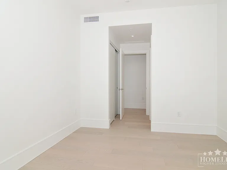 1500 Martin St #1306 — Photo 10