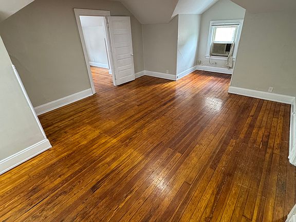 2nd image of 661 Franklin St Unit 2