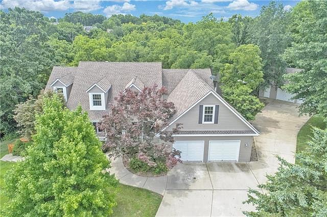 1st image of 1012 NE Bryant Ct