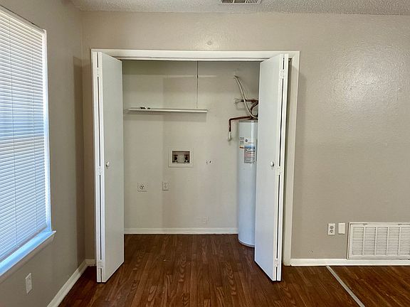 5th image of 815 N Mesquite St