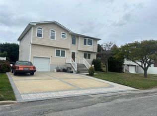 311 Riviera Pkwy, Lindenhurst, NY 11757
