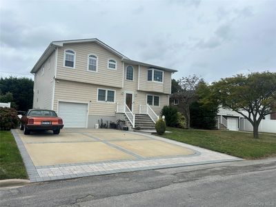 311 Riviera Parkway, Lindenhurst, NY, 11757