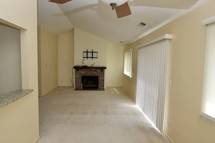 1047 Auburn Ln — Photo 3