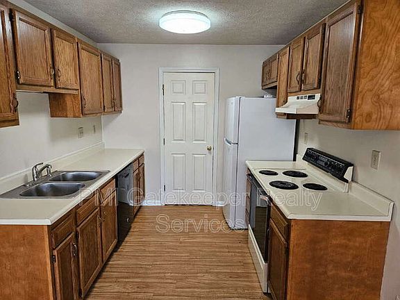 4th image of 5385 Camelot Dr APT 1D
