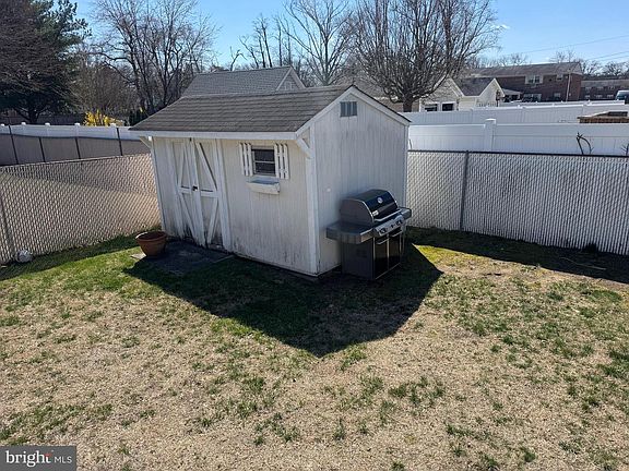 5th image of 800 Bridgeboro St