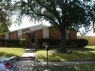 725 Timberdale St, Grand Prairie, TX 75052