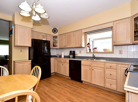 5th image of 2906 N 74th Ave