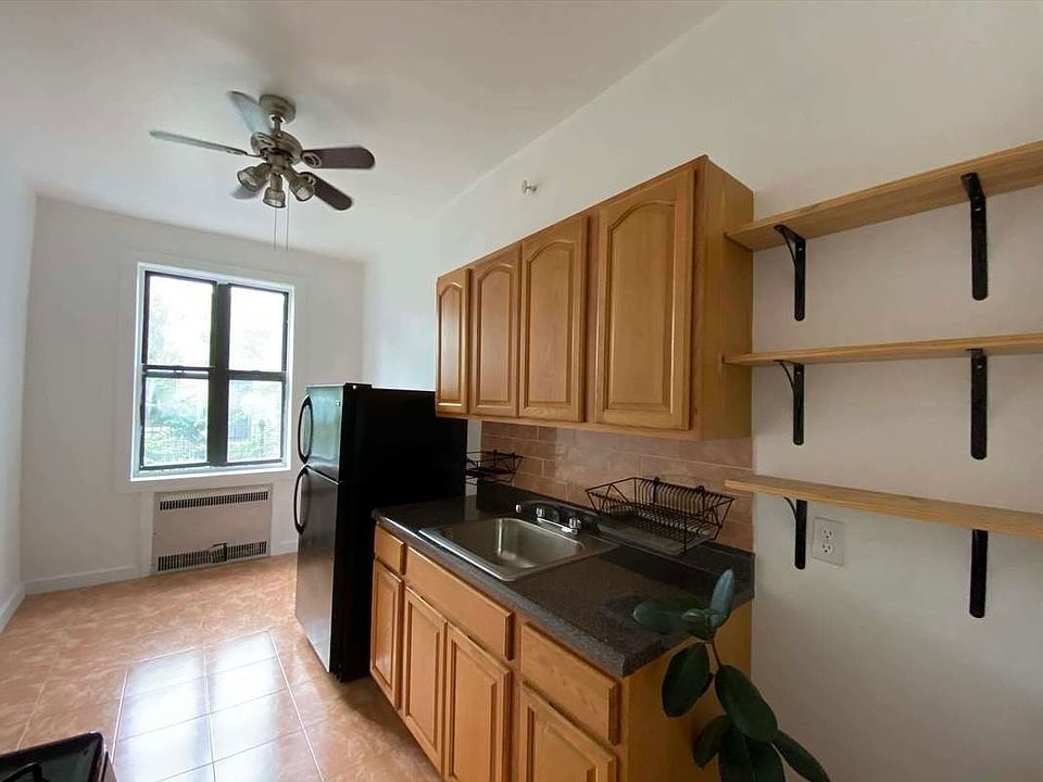 2nd image of 341 E 19th St #6R