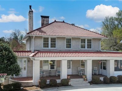 1801 W Market St, Greensboro, NC, 27403