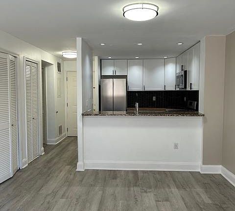 5th image of 304 Franklin Ct #304