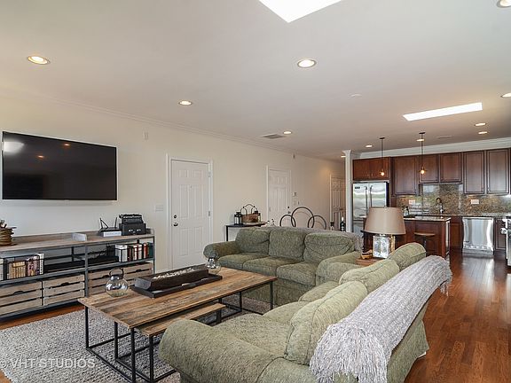 3rd image of 2936 N Lincoln Ave #5N