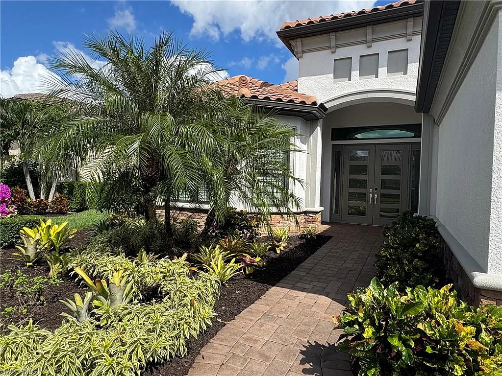 3 bed, 3.0 bath, 3116 sqft, $20,000 — Photo 2