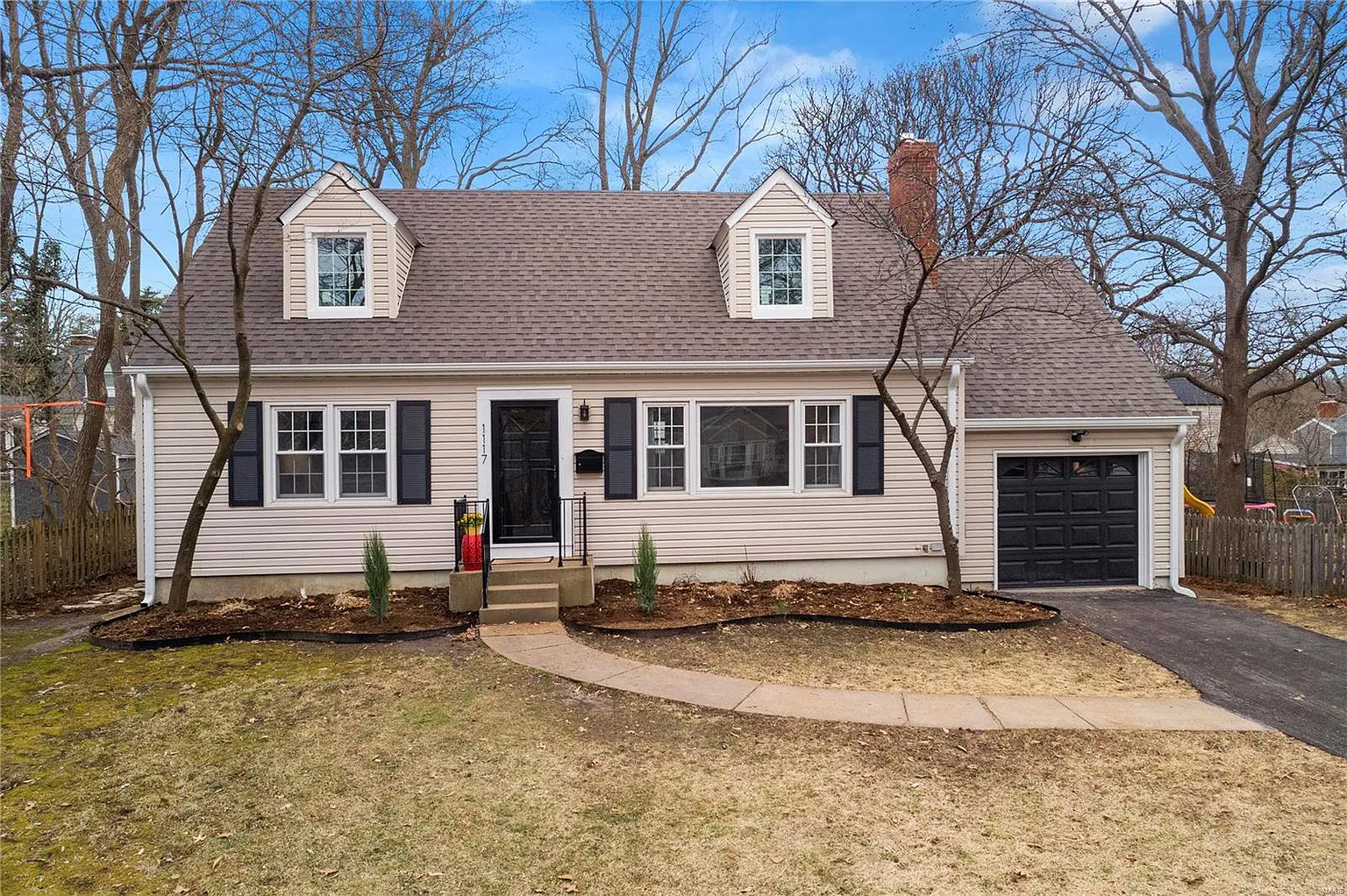 1117 Elm Dr photo 1