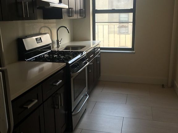 4th image of 2261 42nd St APT C7