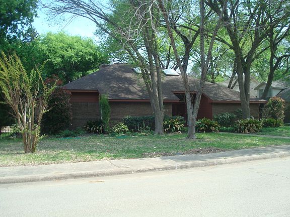 3rd image of 1119 Douglas Dr