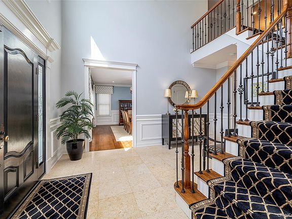 4th image of 121 Harvard Avenue