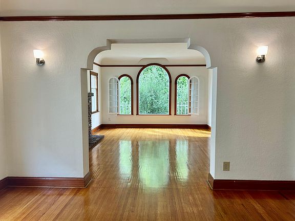 3rd image of 636 N Genesee Ave #1/2