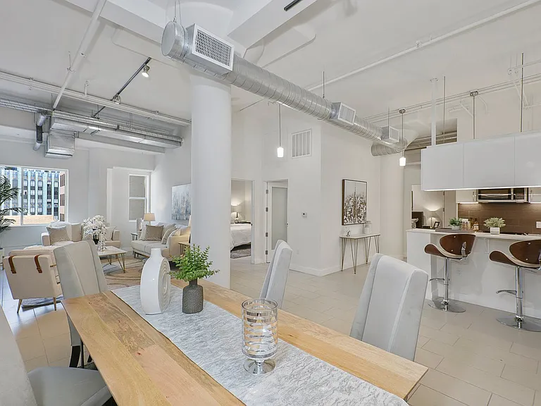 939 S Broadway — Photo 76