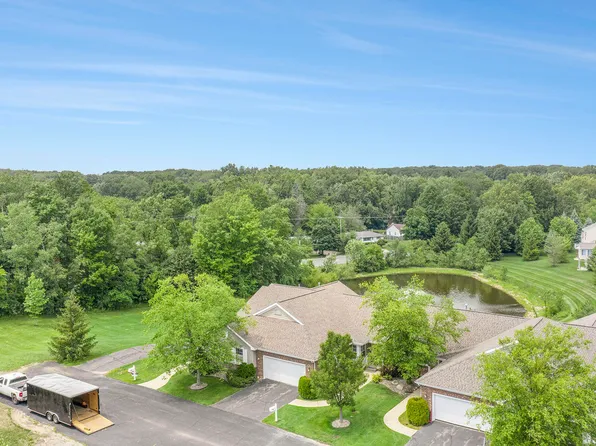 1184 S Village Cir, Kalamazoo, MI 49009