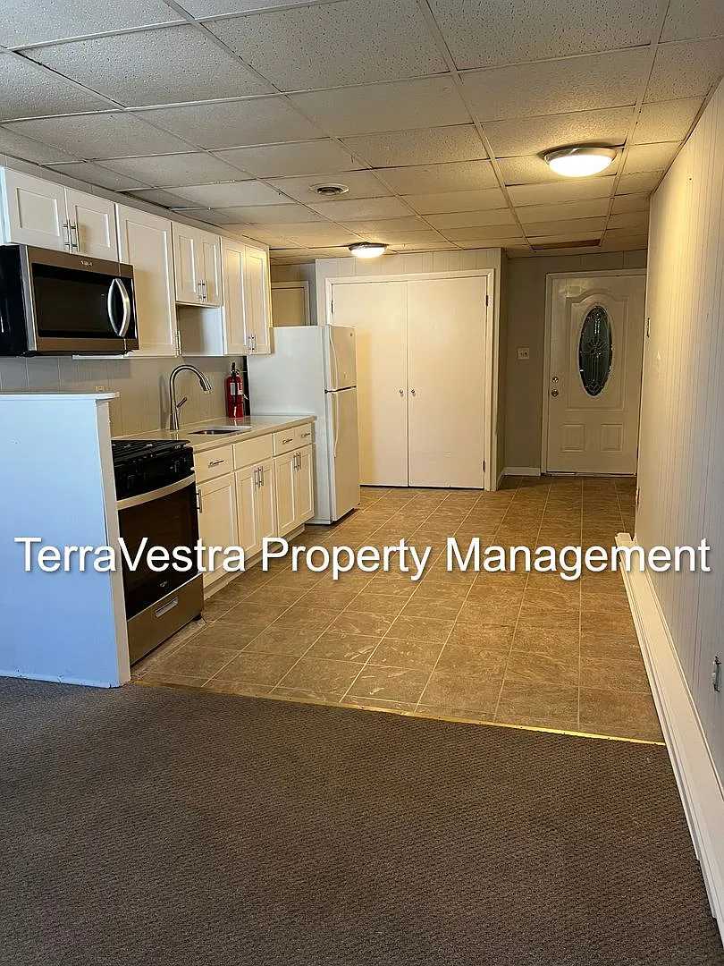 131 N High St — Photo 3