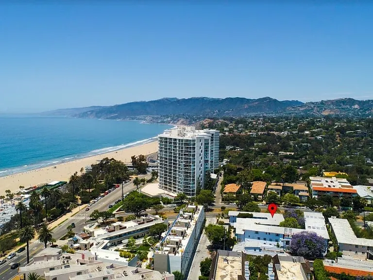142 San Vicente Blvd #B — Photo 2