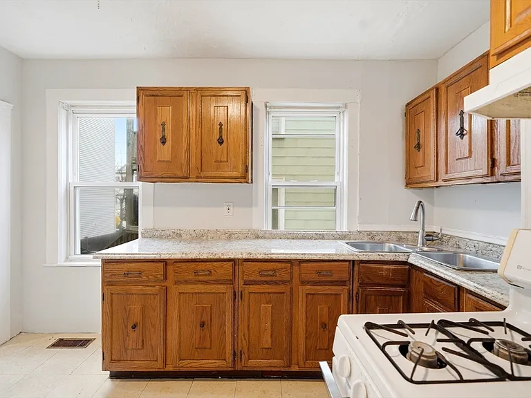 78 Mills St #1 — Photo 5