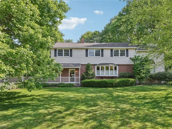 158 Hawthorne Dr, Chagrin Falls, OH 44022