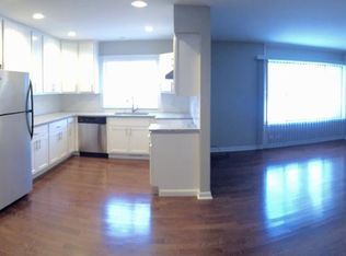 1622 Hickory St APT 2E, Highland Park, IL 60035