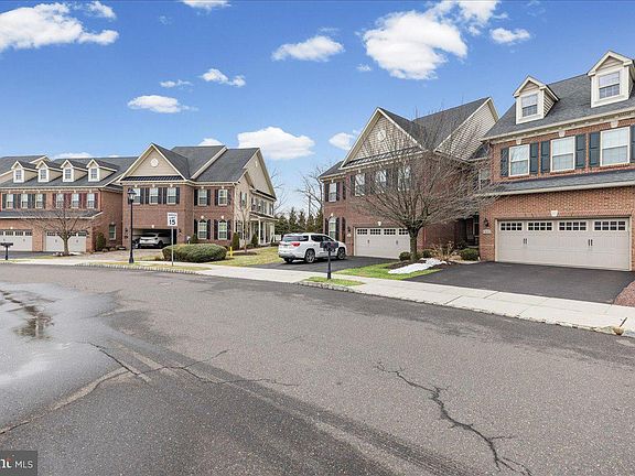 4th image of 311 Saint James Dr