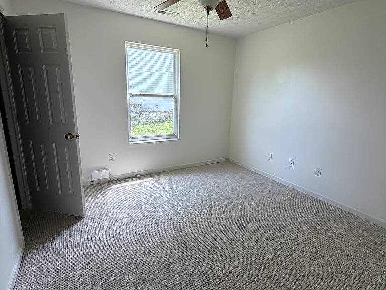 2306 Hazelnut Dr — Photo 4