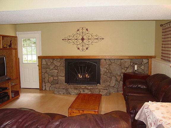 Gas burning fireplace