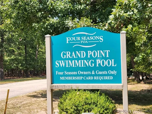 315 Grand Point Blvd, Sunrise Beach, MO 65079