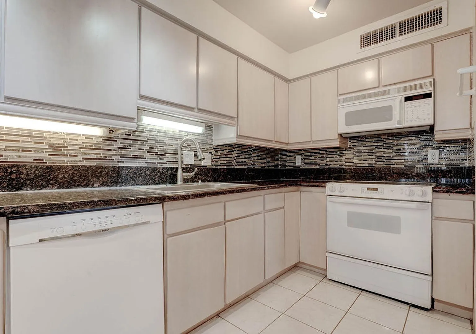 3111 Bel Air Drive #3A, Las Vegas, NV 89109 — Photo 2