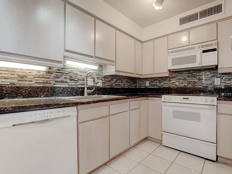 3111 Bel Air Dr #3A — Photo 2