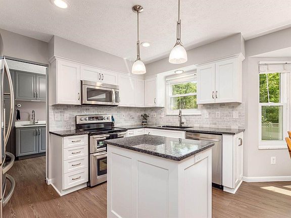 3rd image of 3452 Darby Glen Blvd