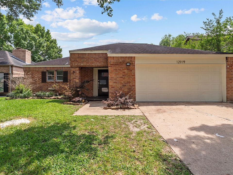 1st image of 12919 Avenida Vaquero St
