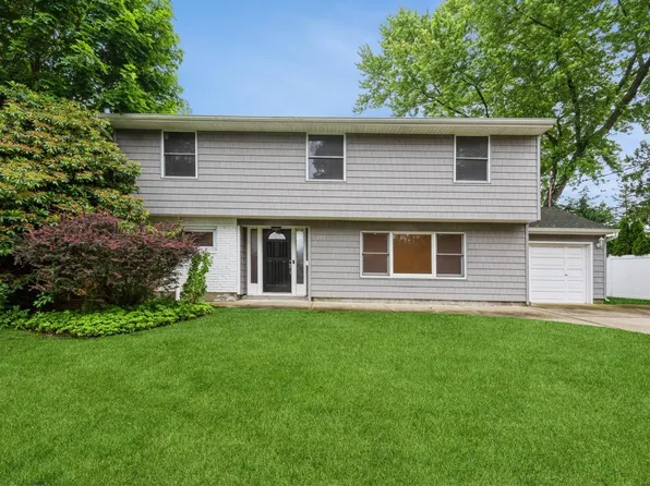 184 N Atlanta Avenue, Massapequa, NY 11758