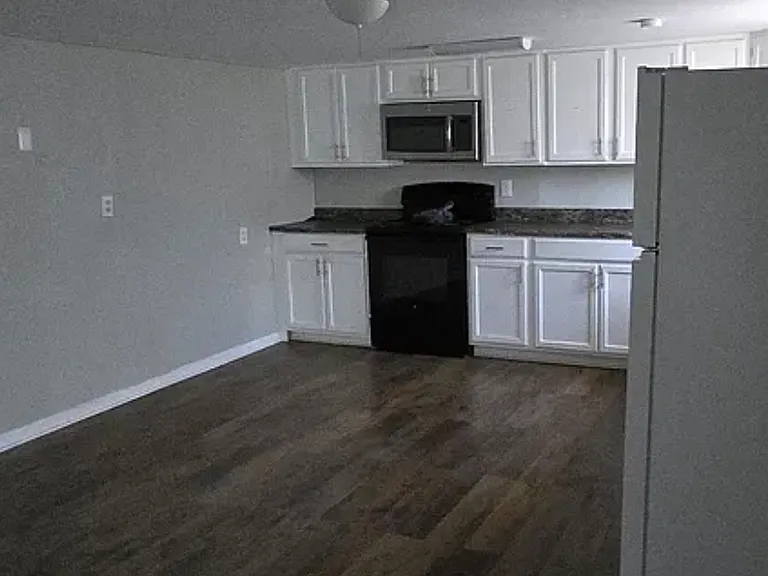 304 Adams St — Photo 4