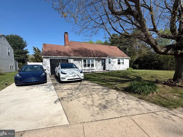609 S Queen Anne Dr, Fairless Hills, PA 19030