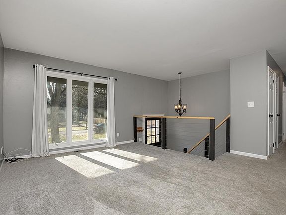 4th image of 30415 N Meadowbrook Ln