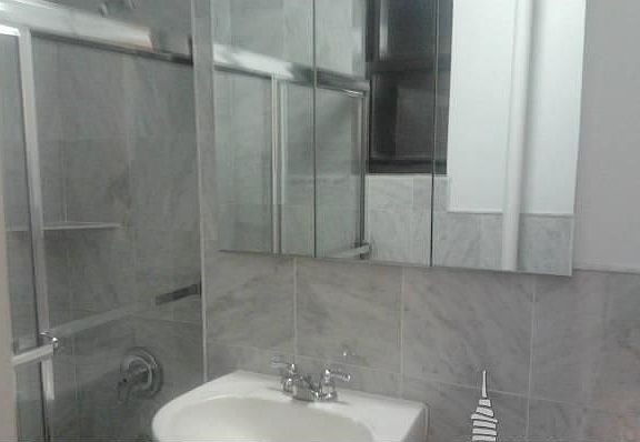 3rd image of 144 W 68th St
