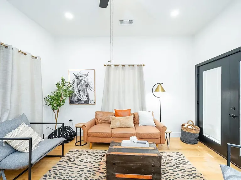 502 Dark St — Photo 4