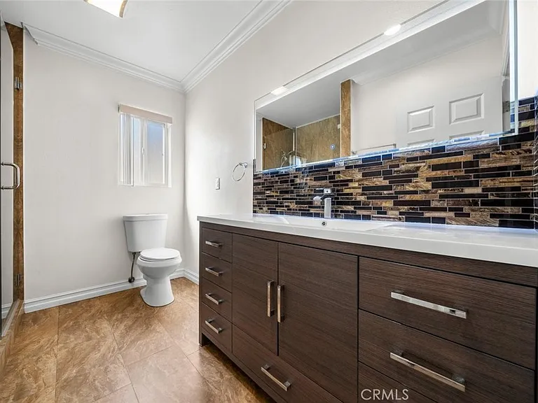 11252 Saticoy St — Photo 14