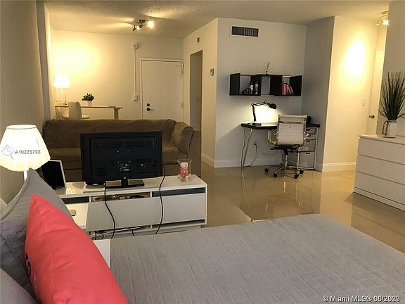 2nd image of 800 West Ave APT 805